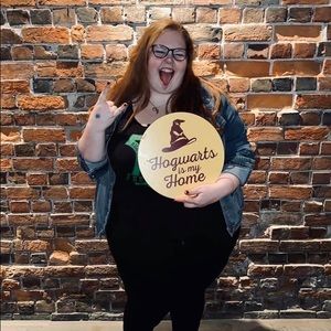 Meet your Posher, Leigh-anne